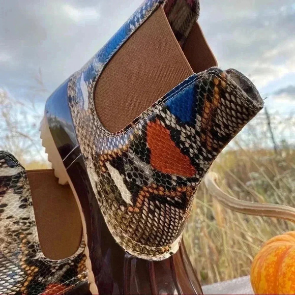 NEW Cute & Trendy Vegan Material Snake embossed slip on Duck Boots - Picture 6 of 16